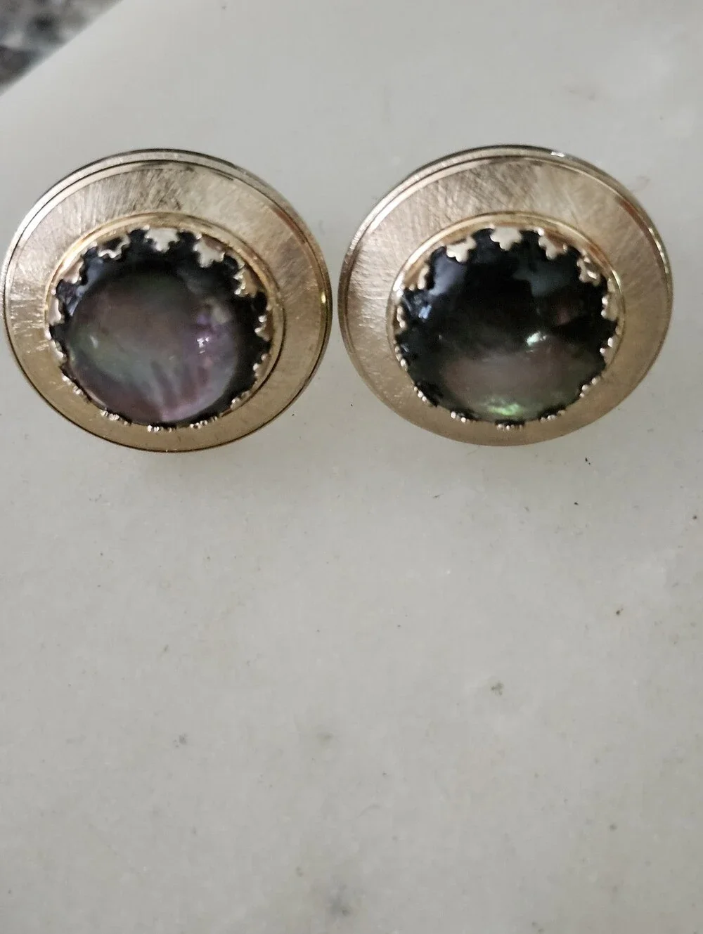 Gold Tone Mother-of-Pearl Round Cuff Links